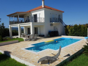 Отель Elegant Villa in Evangelismos with Pool Garden near Seabeach  Метони